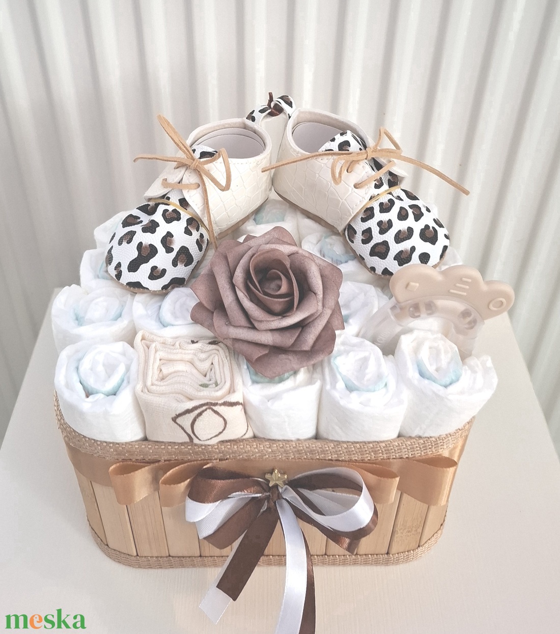 Tipegő kis cipő baba box, pelenkatorta 4-8kg pelenkatorony, babaváró csomag - játék & sport - babalátogató ajándékcsomag - Meska.hu Tipegő kis cipő baba box, pelenkatorta 4-8kg pelenkatorony, babaváró csomag - játék & sport - babalátogató ajándékcsomag - Meska.hu