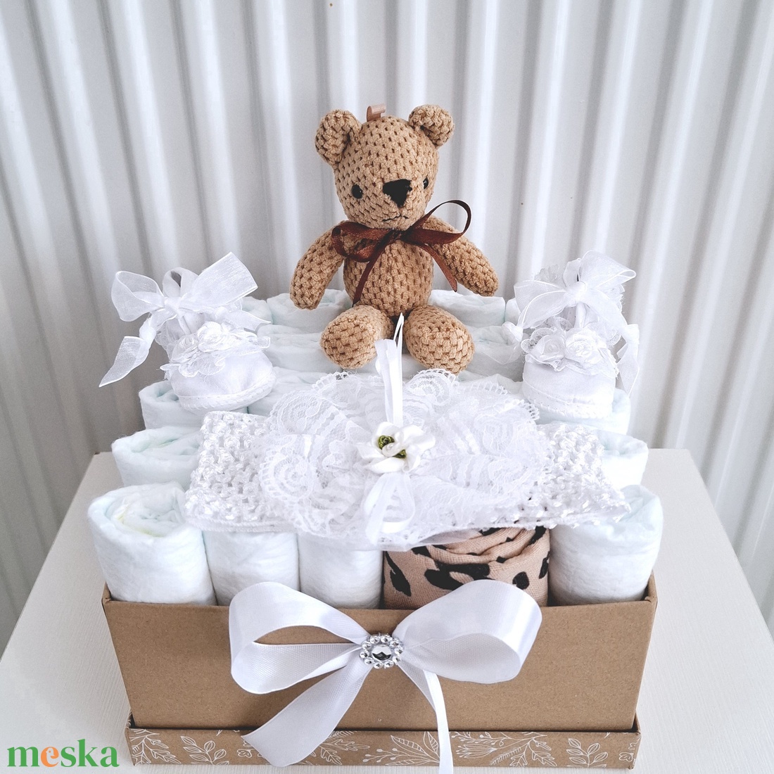 Maci baba box,pelenkatorta  4-8 kg pelenka doboz, babaváró csomag - játék & sport - babalátogató ajándékcsomag - Meska.hu
