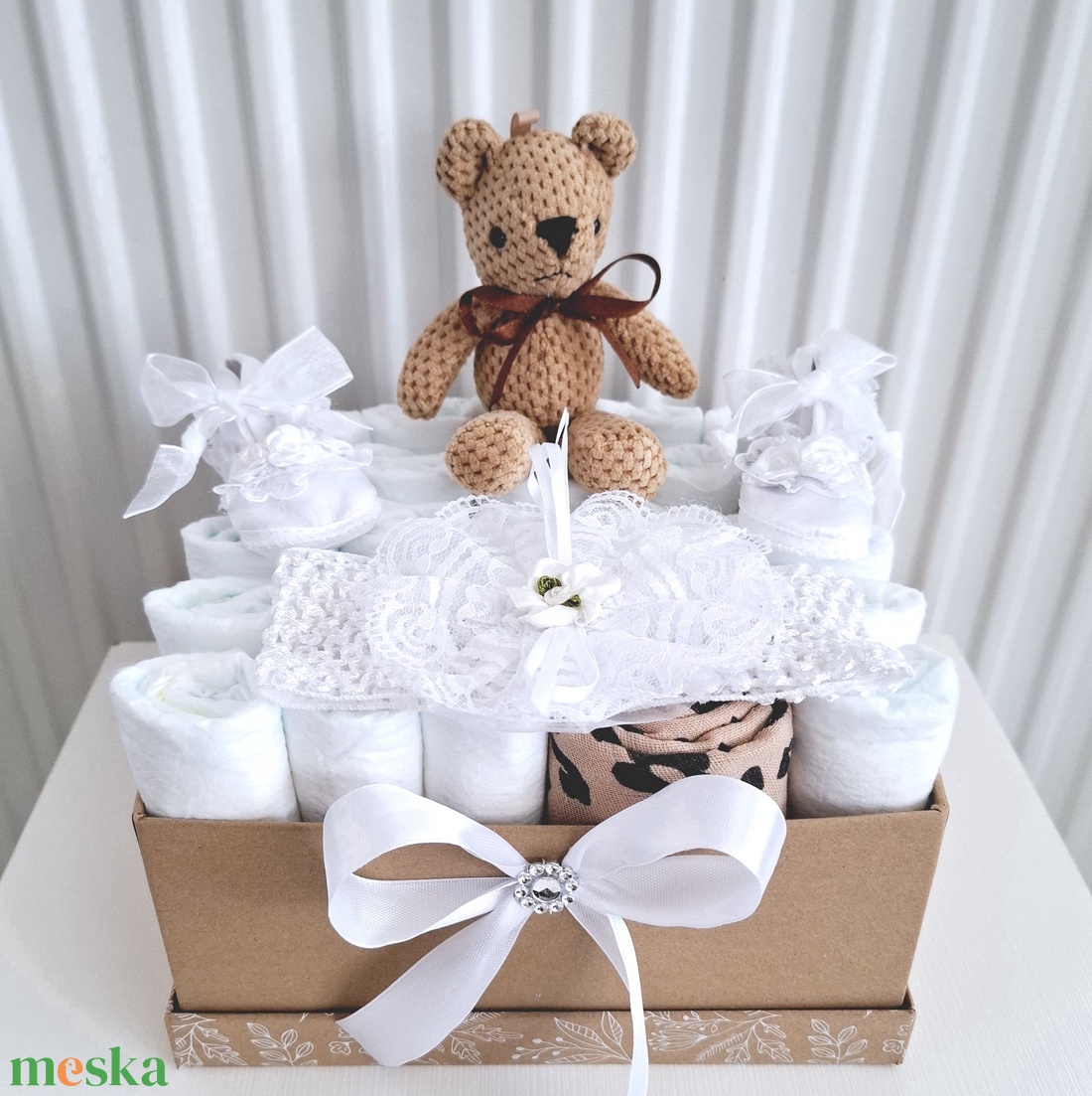 Maci baba box,pelenkatorta  4-8 kg pelenka doboz, babaváró csomag - játék & sport - babalátogató ajándékcsomag - Meska.hu