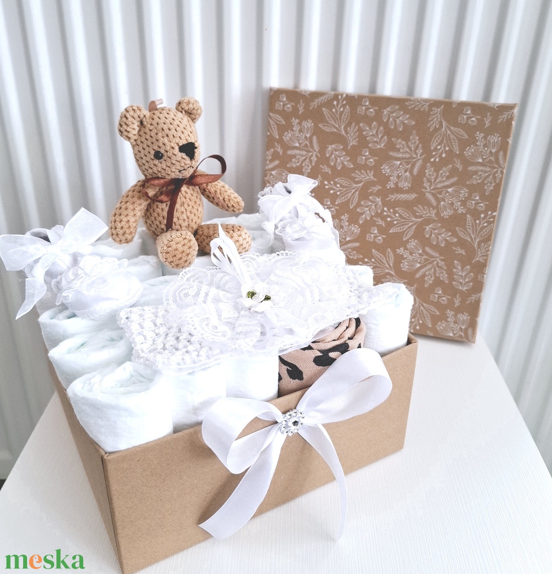 Maci baba box,pelenkatorta  4-8 kg pelenka doboz, babaváró csomag - játék & sport - babalátogató ajándékcsomag - Meska.hu