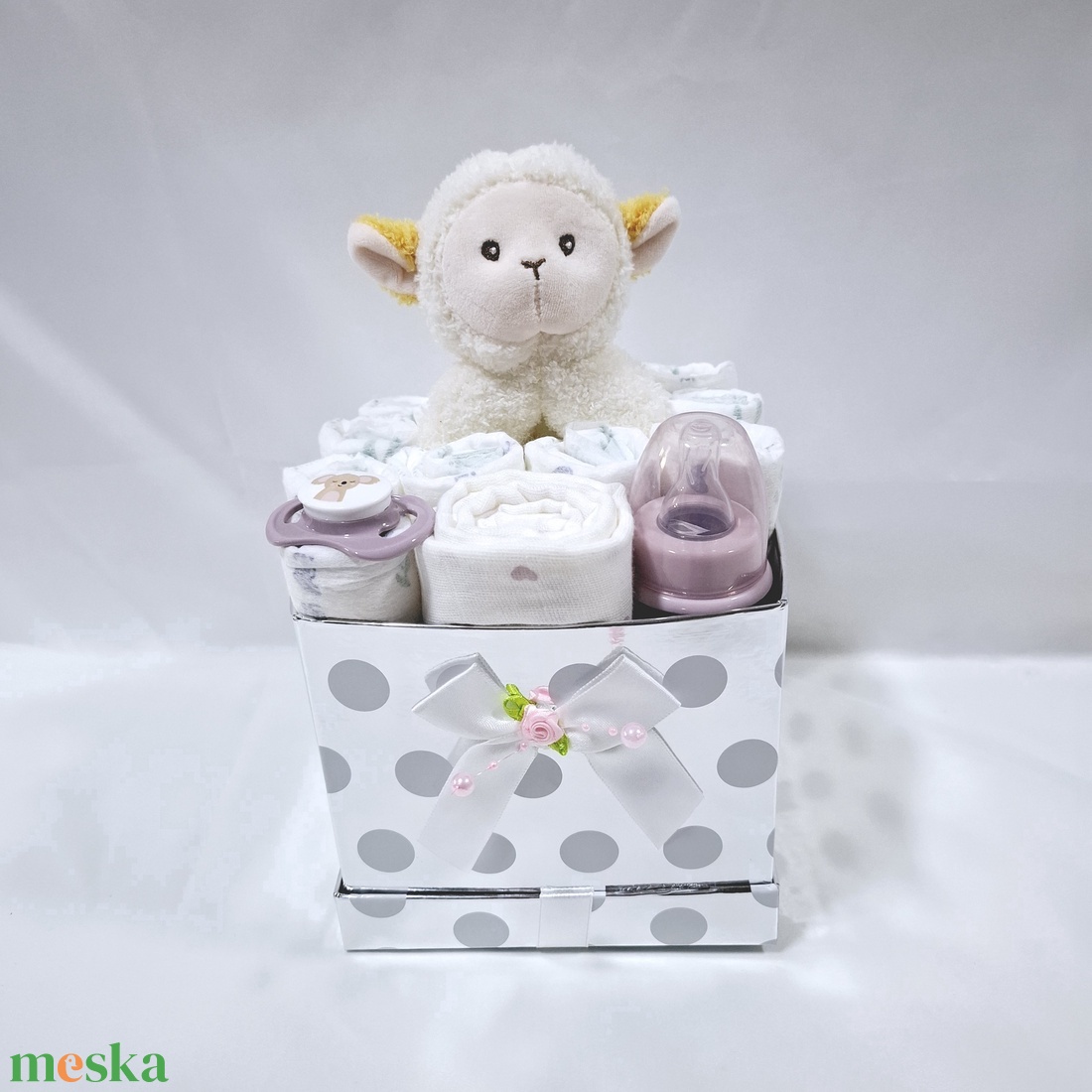 Bárányka pelenkatorta, 2-5 kg pelenkatorony, babaváró csomag, kelengye - játék & sport - babalátogató ajándékcsomag - Meska.hu Bárányka pelenkatorta, 2-5 kg pelenkatorony, babaváró csomag, kelengye - játék & sport - babalátogató ajándékcsomag - Meska.hu
