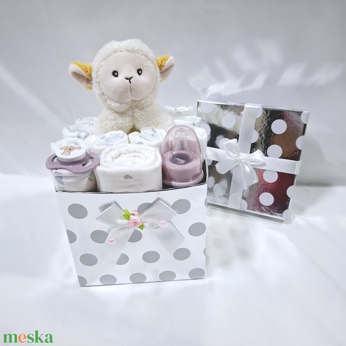 Bárányka pelenkatorta, 2-5 kg pelenkatorony, babaváró csomag, kelengye - játék & sport - babalátogató ajándékcsomag - Meska.hu Bárányka pelenkatorta, 2-5 kg pelenkatorony, babaváró csomag, kelengye - játék & sport - babalátogató ajándékcsomag - Meska.hu