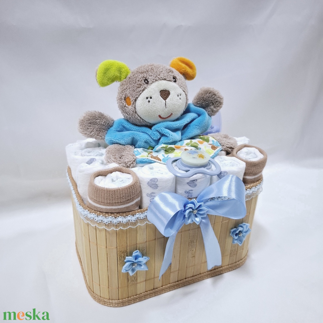 Maci baba box, pelenkatorta 2-5 kg pelenkatorony, babaváró csomag, kelengye - játék & sport - babalátogató ajándékcsomag - Meska.hu Maci baba box, pelenkatorta 2-5 kg pelenkatorony, babaváró csomag, kelengye - játék & sport - babalátogató ajándékcsomag - Meska.hu