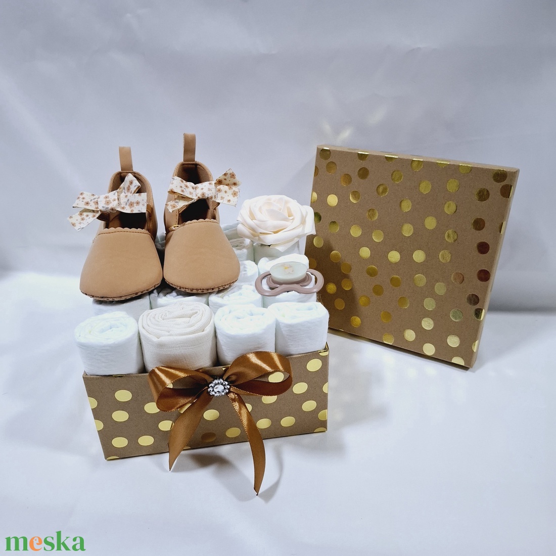 Tipegő baba box, pelenkatorta 4-8 kg pelenka doboz, babaváró csomag, kelengye - játék & sport - babalátogató ajándékcsomag - Meska.hu Tipegő baba box, pelenkatorta 4-8 kg pelenka doboz, babaváró csomag, kelengye - játék & sport - babalátogató ajándékcsomag - Meska.hu