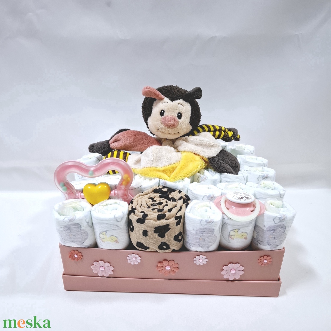 Méhecske baba box, pelenkatorta 2-5 kg pelenkatorony, babaváró csomag, baba kelengye - játék & sport - babalátogató ajándékcsomag - Meska.hu