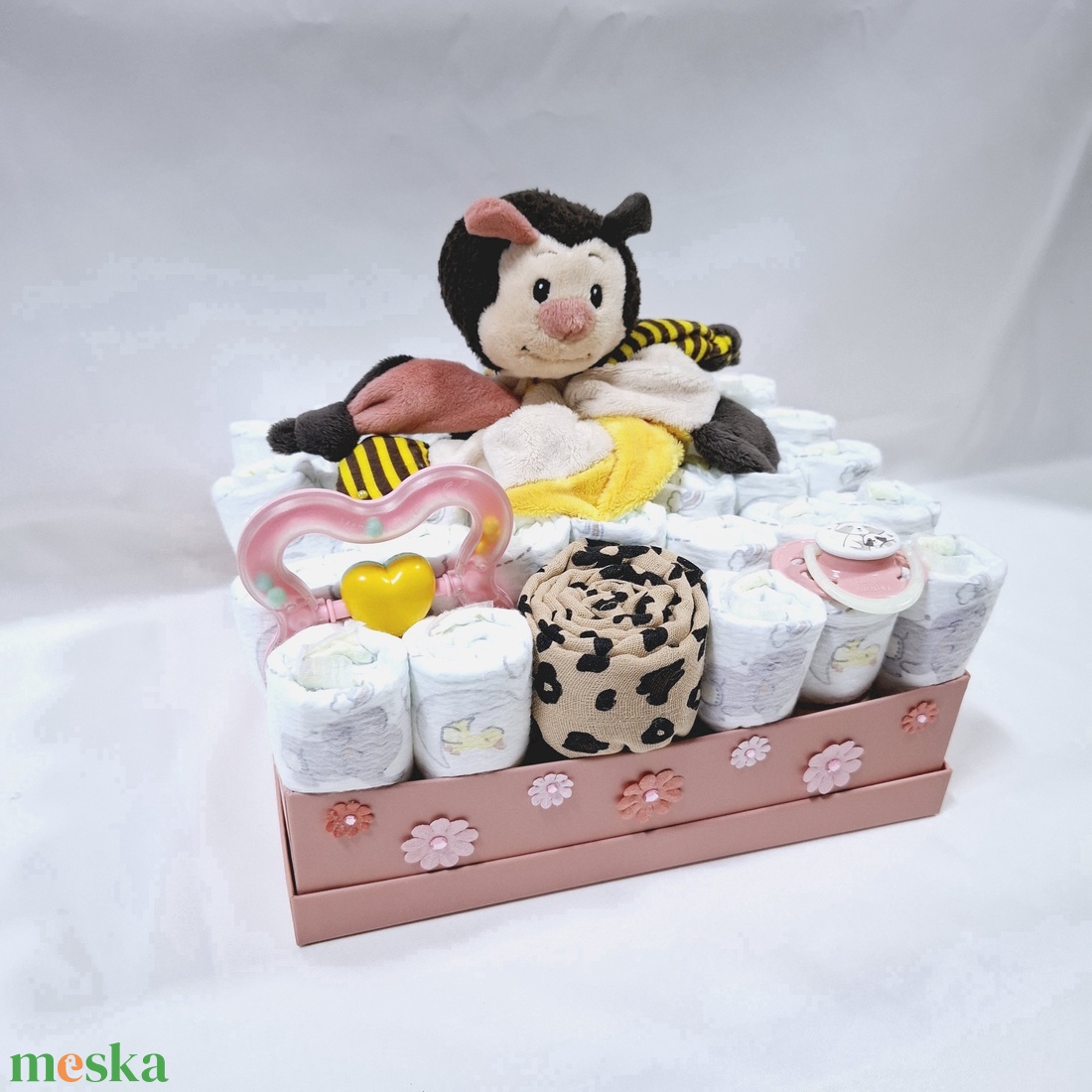 Méhecske baba box, pelenkatorta 2-5 kg pelenkatorony, babaváró csomag, baba kelengye - játék & sport - babalátogató ajándékcsomag - Meska.hu