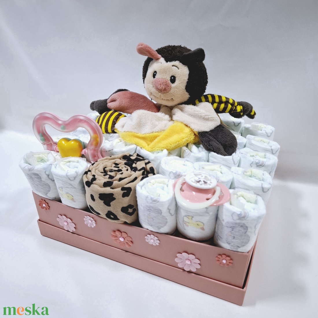 Méhecske baba box, pelenkatorta 2-5 kg pelenkatorony, babaváró csomag, baba kelengye - játék & sport - babalátogató ajándékcsomag - Meska.hu