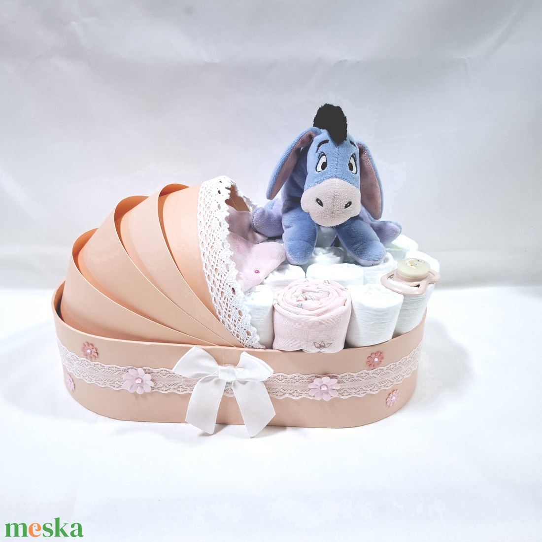 Füles bölcső pelenkatorta 4-8 kg, pelenkatorony, babaváró csomag - játék & sport - babalátogató ajándékcsomag - Meska.hu Füles bölcső pelenkatorta 4-8 kg, pelenkatorony, babaváró csomag - játék & sport - babalátogató ajándékcsomag - Meska.hu