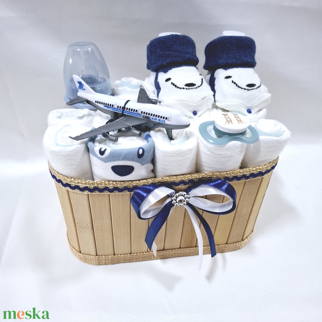 Air bus baba box, pelenkatorta 4-8 kg pelenkatorony, babaváró csomag, kelengye - játék & sport - babalátogató ajándékcsomag - Meska.hu Air bus baba box, pelenkatorta 4-8 kg pelenkatorony, babaváró csomag, kelengye - játék & sport - babalátogató ajándékcsomag - Meska.hu