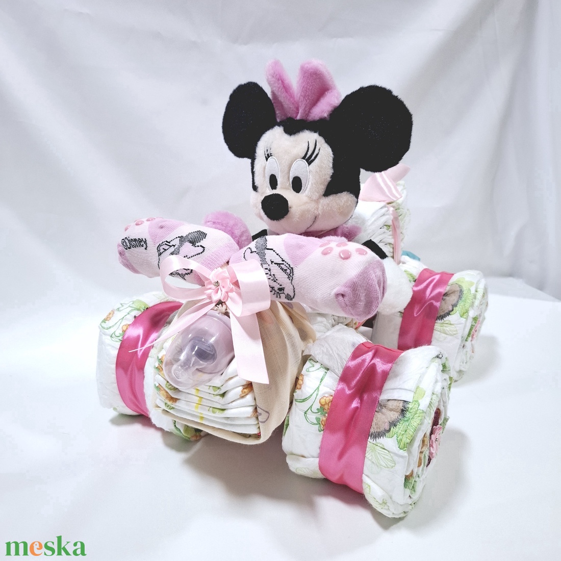Minnie Quad autó pelenkatorta, 3-6 kg pelenkatorony, babaváró csomag, kelengye - játék & sport - babalátogató ajándékcsomag - Meska.hu Minnie Quad autó pelenkatorta, 3-6 kg pelenkatorony, babaváró csomag, kelengye - játék & sport - babalátogató ajándékcsomag - Meska.hu