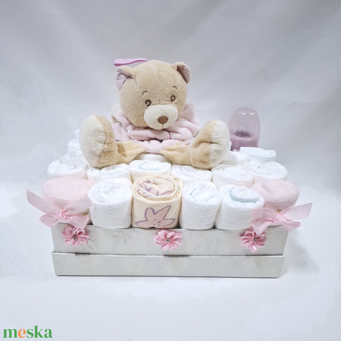 Maci baba box, pelenkatorta  4-8 kg pelenka doboz, babaváró csomag,kelengye - játék & sport - babalátogató ajándékcsomag - Meska.hu