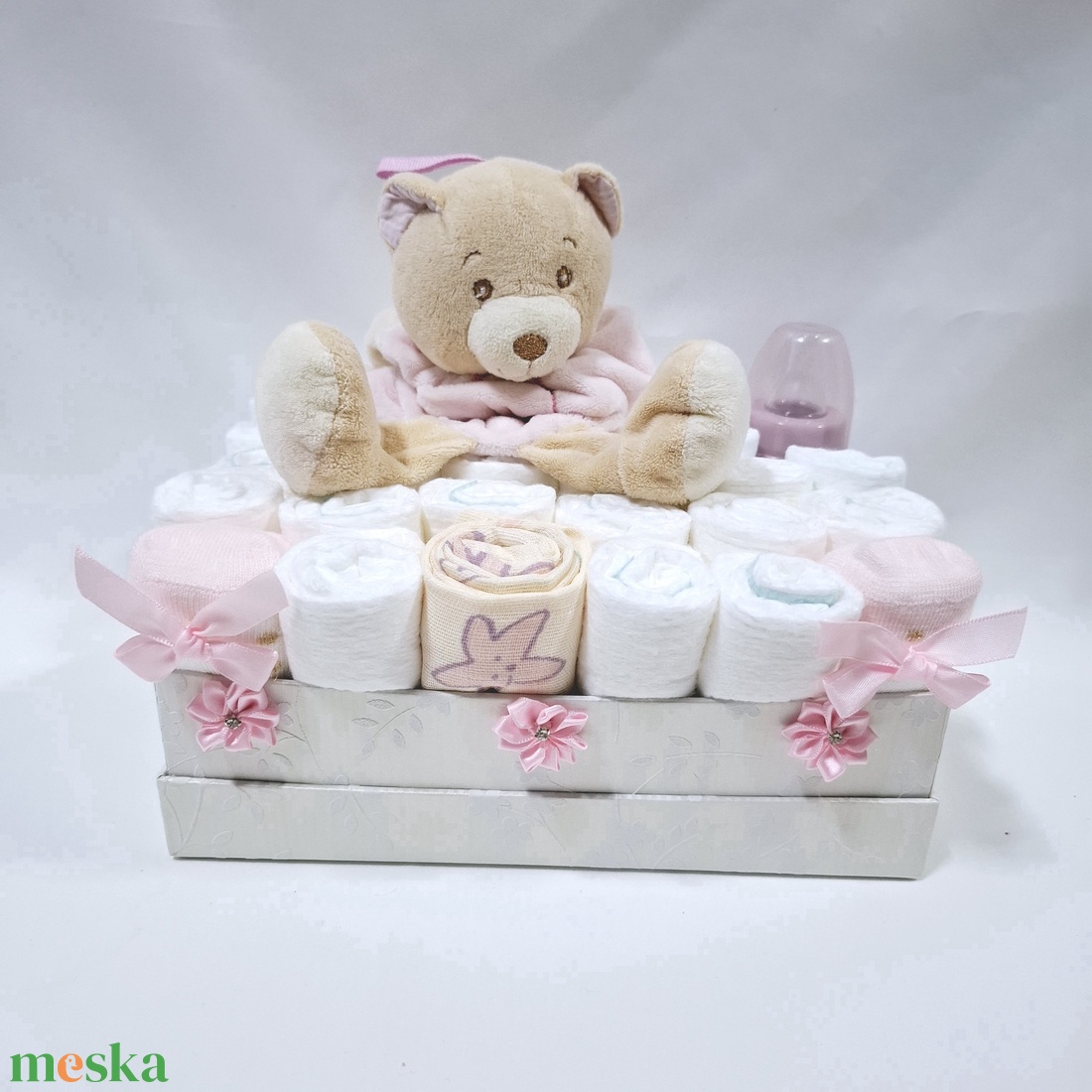 Maci baba box, pelenkatorta  4-8 kg pelenka doboz, babaváró csomag,kelengye - játék & sport - babalátogató ajándékcsomag - Meska.hu