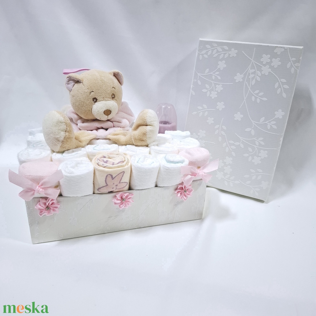 Maci baba box, pelenkatorta  4-8 kg pelenka doboz, babaváró csomag,kelengye - játék & sport - babalátogató ajándékcsomag - Meska.hu
