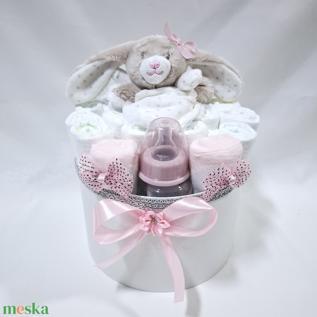 Nyuszi baba box, pelenkatorta 4-8 kg pelenkadoboz, babaváró csomag, kelengye - játék & sport - babalátogató ajándékcsomag - Meska.hu Nyuszi baba box, pelenkatorta 4-8 kg pelenkadoboz, babaváró csomag, kelengye - játék & sport - babalátogató ajándékcsomag - Meska.hu