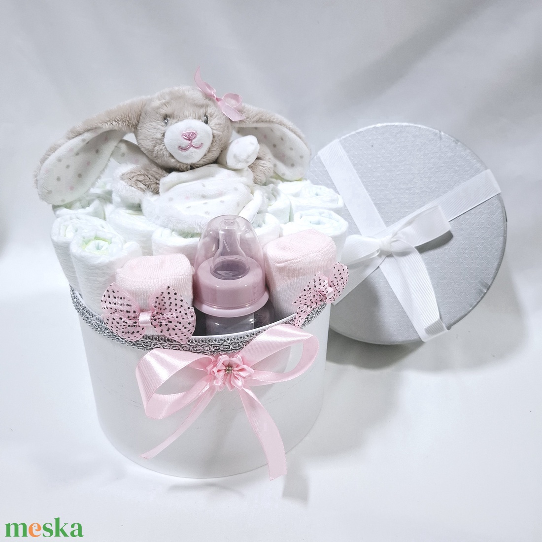 Nyuszi baba box, pelenkatorta 4-8 kg pelenkadoboz, babaváró csomag, kelengye - játék & sport - babalátogató ajándékcsomag - Meska.hu Nyuszi baba box, pelenkatorta 4-8 kg pelenkadoboz, babaváró csomag, kelengye - játék & sport - babalátogató ajándékcsomag - Meska.hu