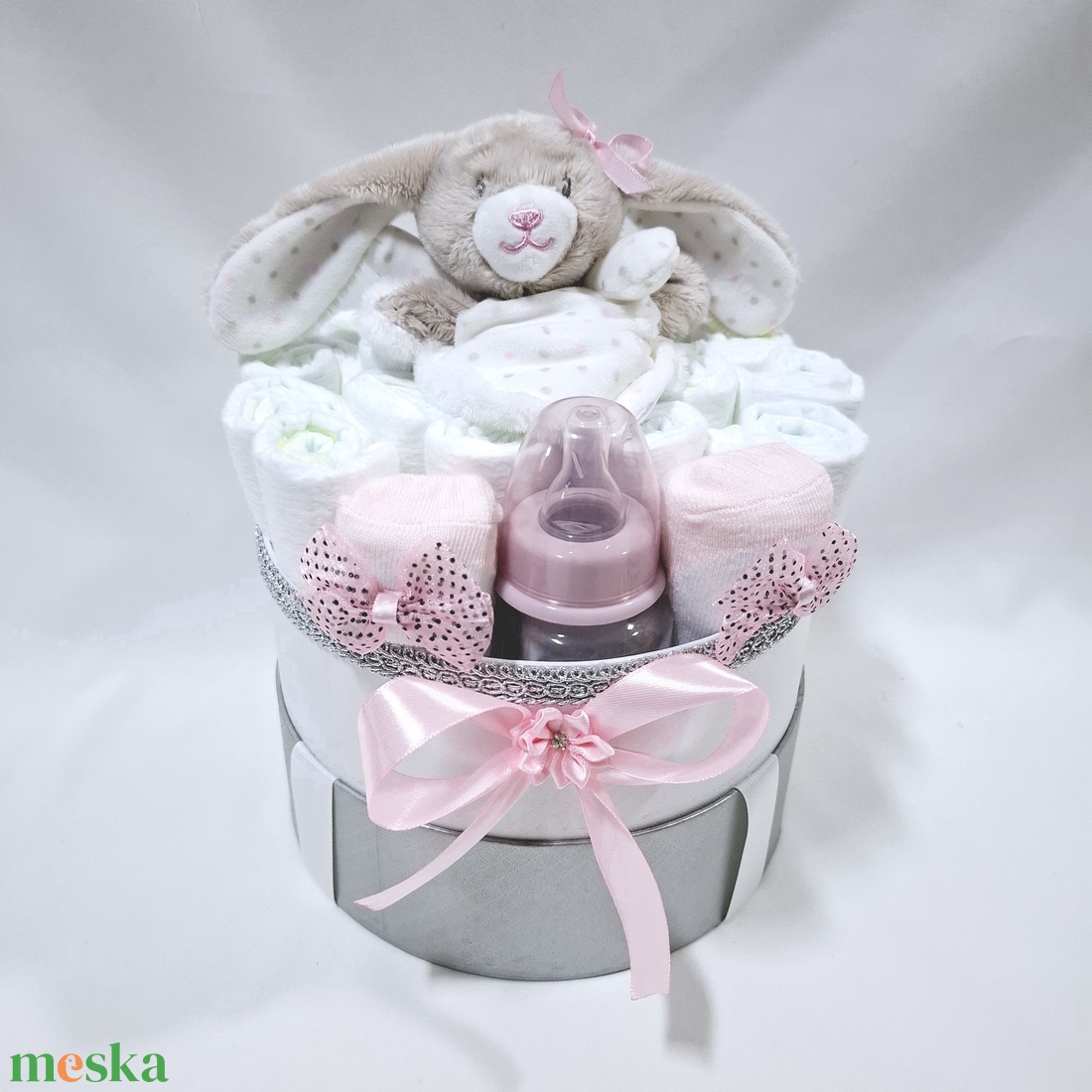 Nyuszi baba box, pelenkatorta 4-8 kg pelenkadoboz, babaváró csomag, kelengye - játék & sport - babalátogató ajándékcsomag - Meska.hu Nyuszi baba box, pelenkatorta 4-8 kg pelenkadoboz, babaváró csomag, kelengye - játék & sport - babalátogató ajándékcsomag - Meska.hu
