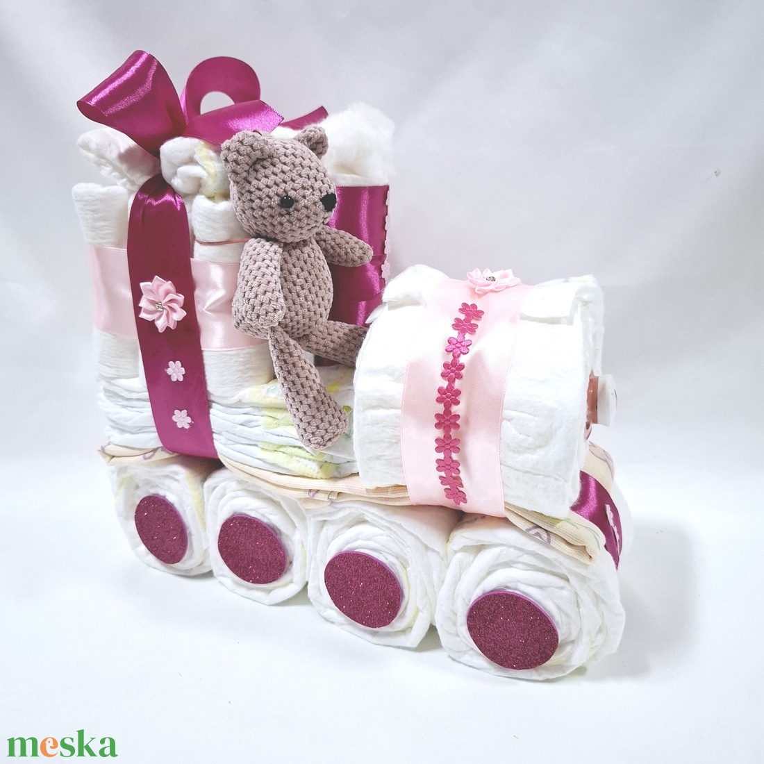 Mozdony vonat pelenkatorta, pelenkatorony 2-5 kg babaváró csomag - játék & sport - babalátogató ajándékcsomag - Meska.hu