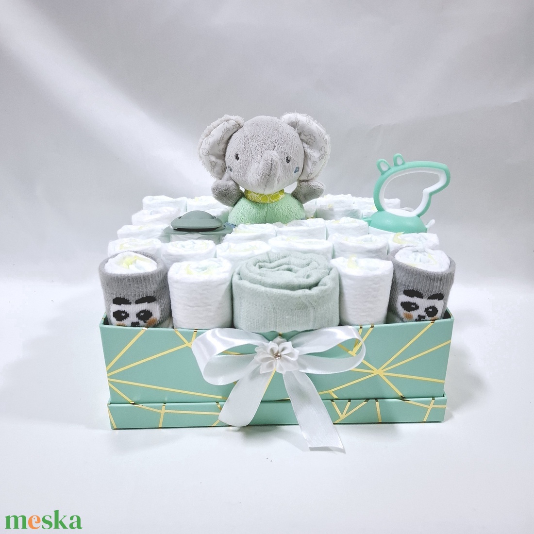 Elefánt baba box etető cumival, pelenkatorta 2-5 kg pelenkatorony, babaváró csomag, kelengye - játék & sport - babalátogató ajándékcsomag - Meska.hu