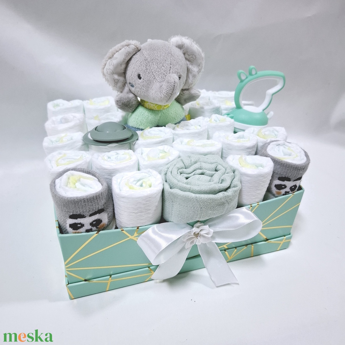 Elefánt baba box etető cumival, pelenkatorta 2-5 kg pelenkatorony, babaváró csomag, kelengye - játék & sport - babalátogató ajándékcsomag - Meska.hu