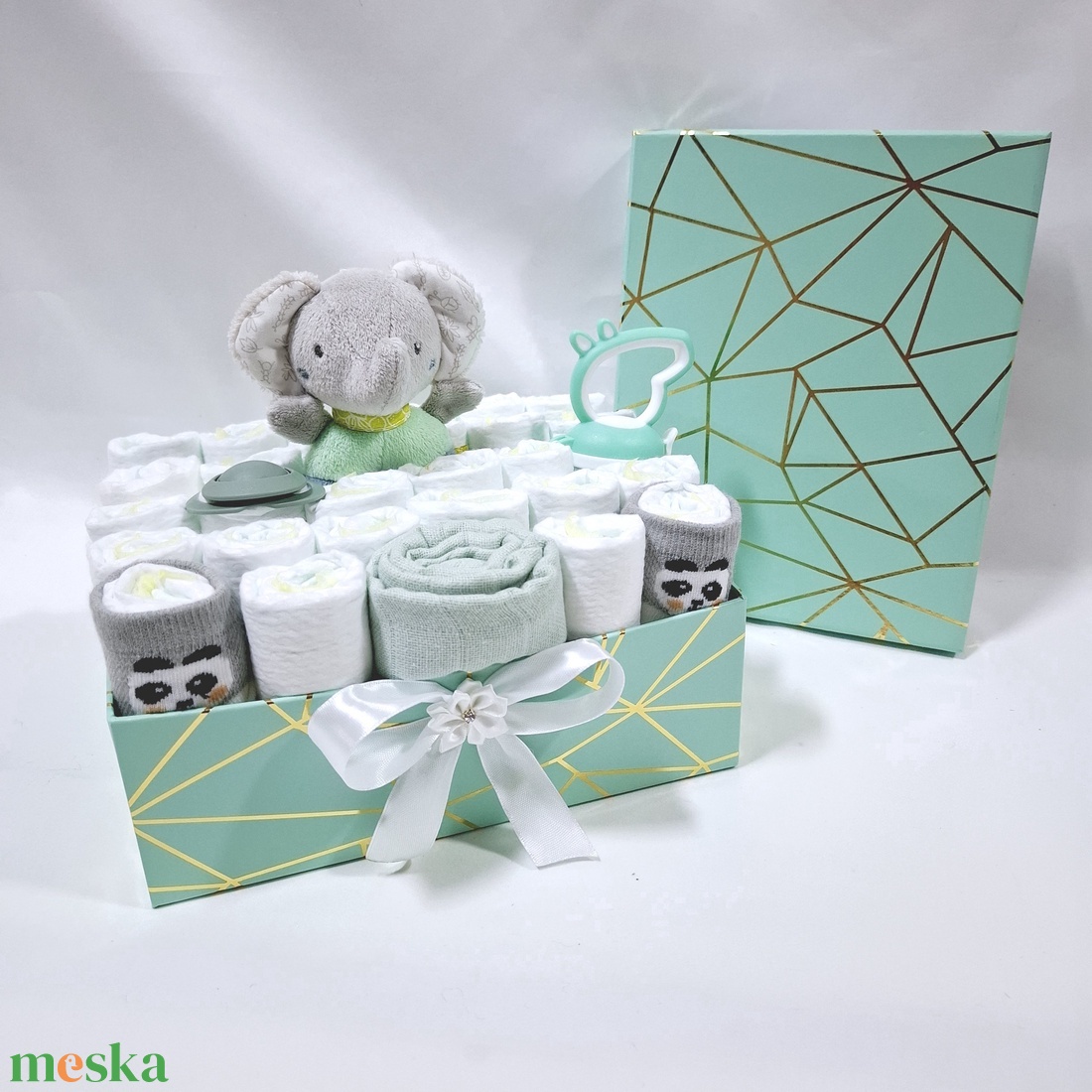 Elefánt baba box etető cumival, pelenkatorta 2-5 kg pelenkatorony, babaváró csomag, kelengye - játék & sport - babalátogató ajándékcsomag - Meska.hu