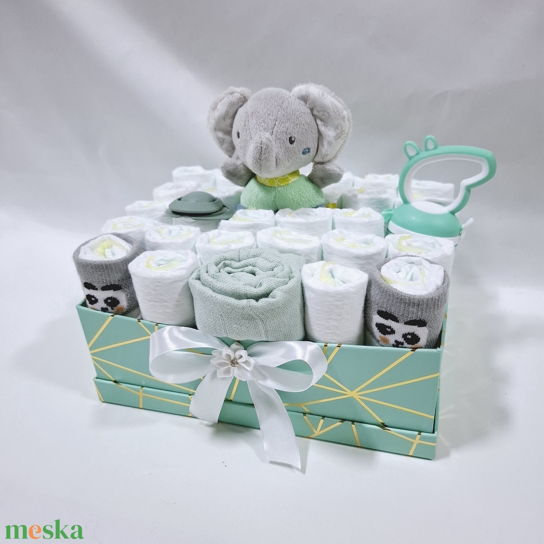 Elefánt baba box etető cumival, pelenkatorta 2-5 kg pelenkatorony, babaváró csomag, kelengye - játék & sport - babalátogató ajándékcsomag - Meska.hu