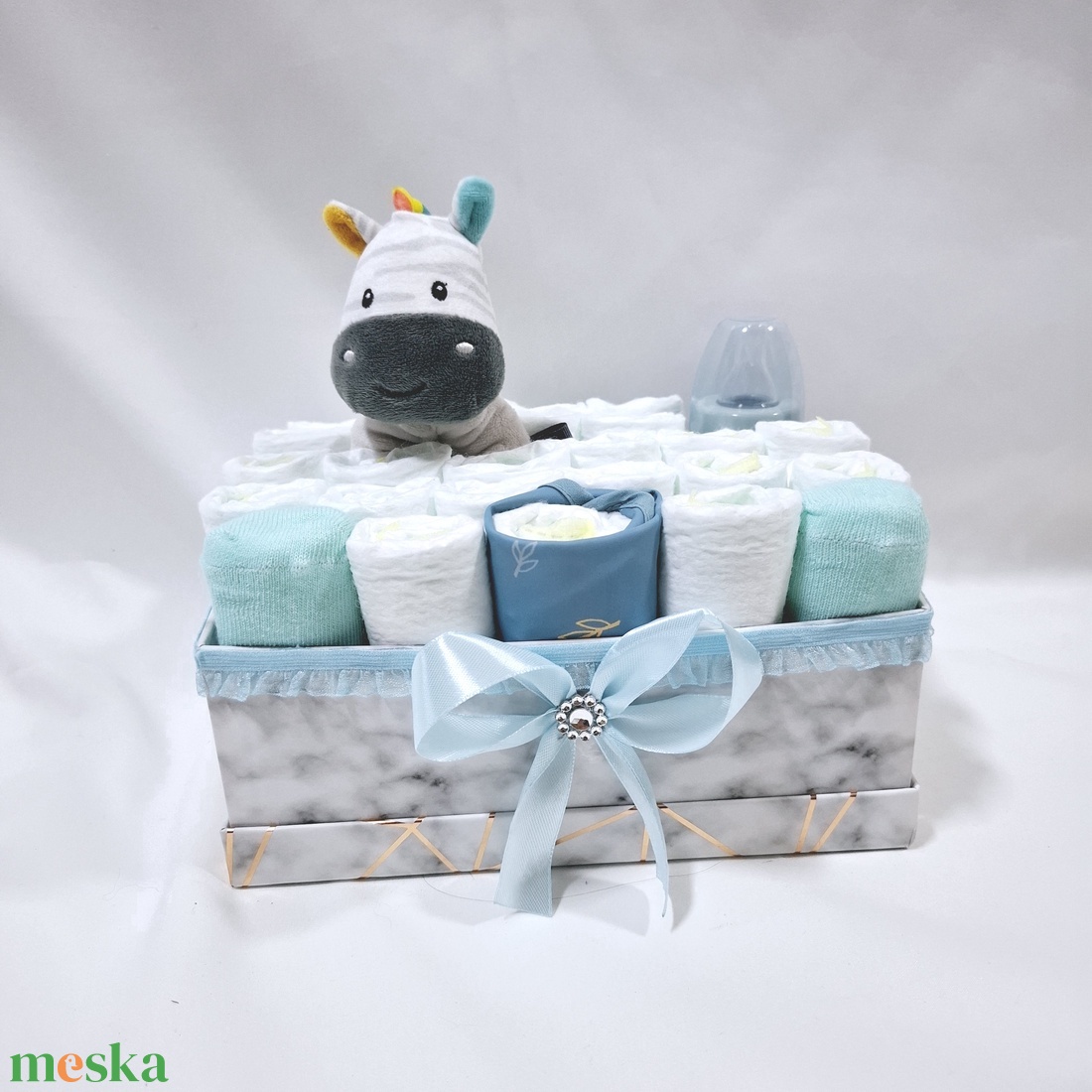 Kis boci pelenkatorta , 2-5 kg pelenkatorony, babaváró csomag, kelengye - játék & sport - babalátogató ajándékcsomag - Meska.hu