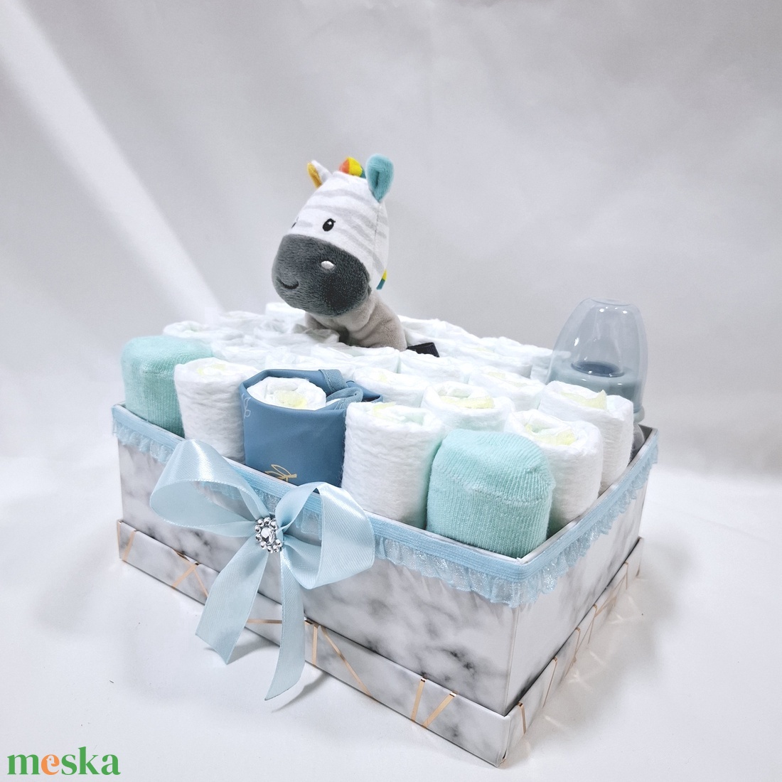Kis boci pelenkatorta , 2-5 kg pelenkatorony, babaváró csomag, kelengye - játék & sport - babalátogató ajándékcsomag - Meska.hu