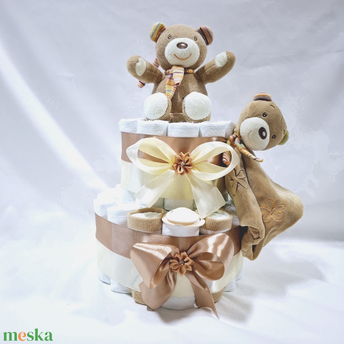 Kis mackó zenélő, pelenkatorta 4-8 kg pelenkatorony, babaváró csomag, kelengye - játék & sport - babalátogató ajándékcsomag - Meska.hu Kis mackó zenélő, pelenkatorta 4-8 kg pelenkatorony, babaváró csomag, kelengye - játék & sport - babalátogató ajándékcsomag - Meska.hu