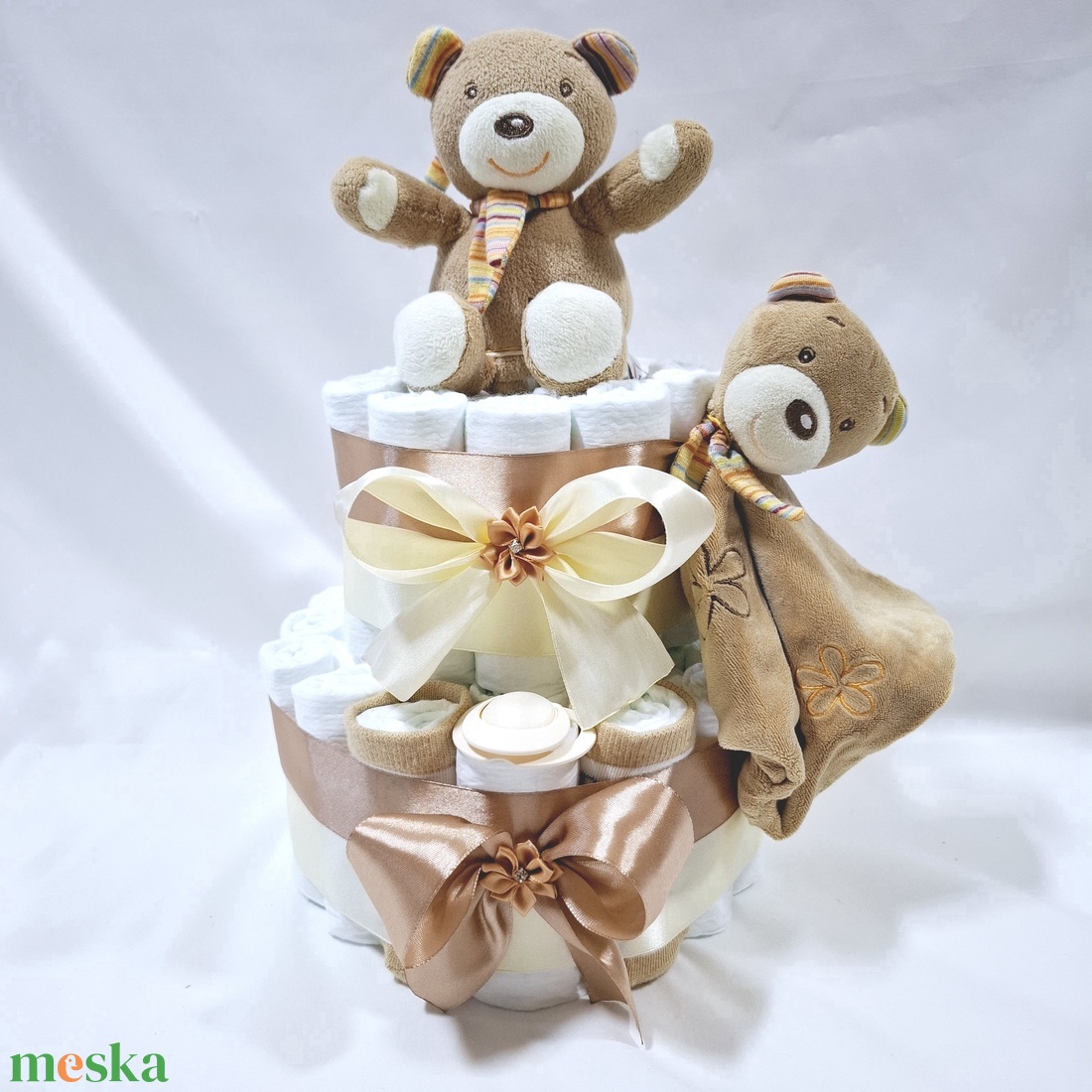 Kis mackó zenélő, pelenkatorta 4-8 kg pelenkatorony, babaváró csomag, kelengye - játék & sport - babalátogató ajándékcsomag - Meska.hu Kis mackó zenélő, pelenkatorta 4-8 kg pelenkatorony, babaváró csomag, kelengye - játék & sport - babalátogató ajándékcsomag - Meska.hu