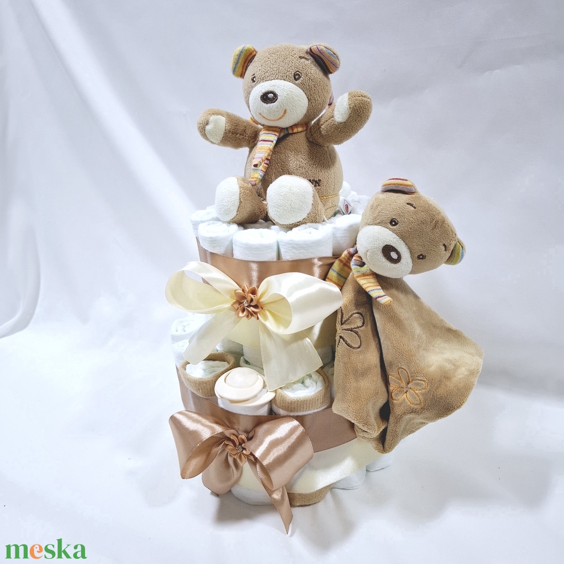 Kis mackó zenélő, pelenkatorta 4-8 kg pelenkatorony, babaváró csomag, kelengye - játék & sport - babalátogató ajándékcsomag - Meska.hu Kis mackó zenélő, pelenkatorta 4-8 kg pelenkatorony, babaváró csomag, kelengye - játék & sport - babalátogató ajándékcsomag - Meska.hu