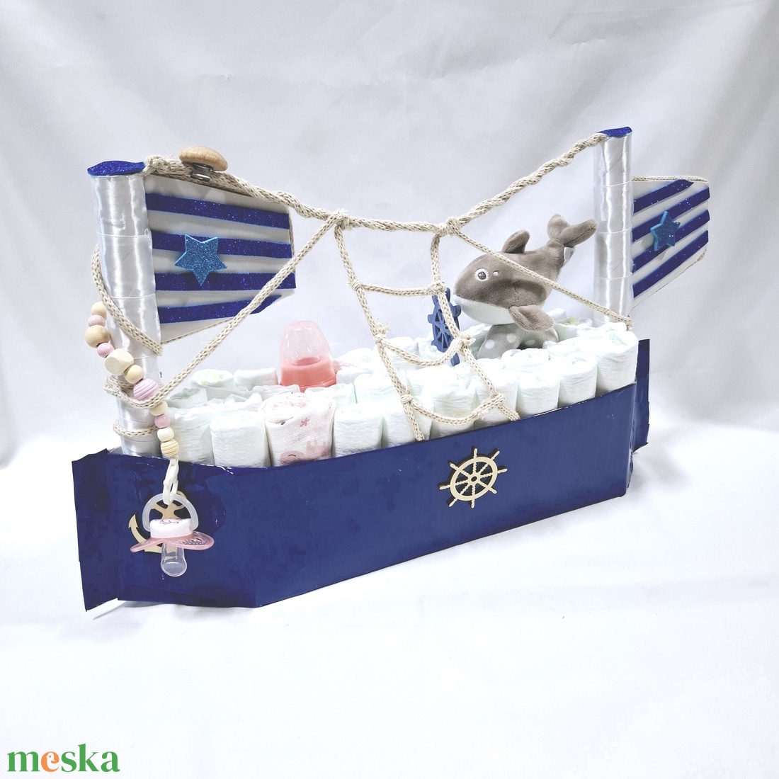 Hajós delfin XL pelenkatorta, 2-5 kg pelenkatorony, babaváró csomag - játék & sport - babalátogató ajándékcsomag - Meska.hu Hajós delfin XL pelenkatorta, 2-5 kg pelenkatorony, babaváró csomag - játék & sport - babalátogató ajándékcsomag - Meska.hu
