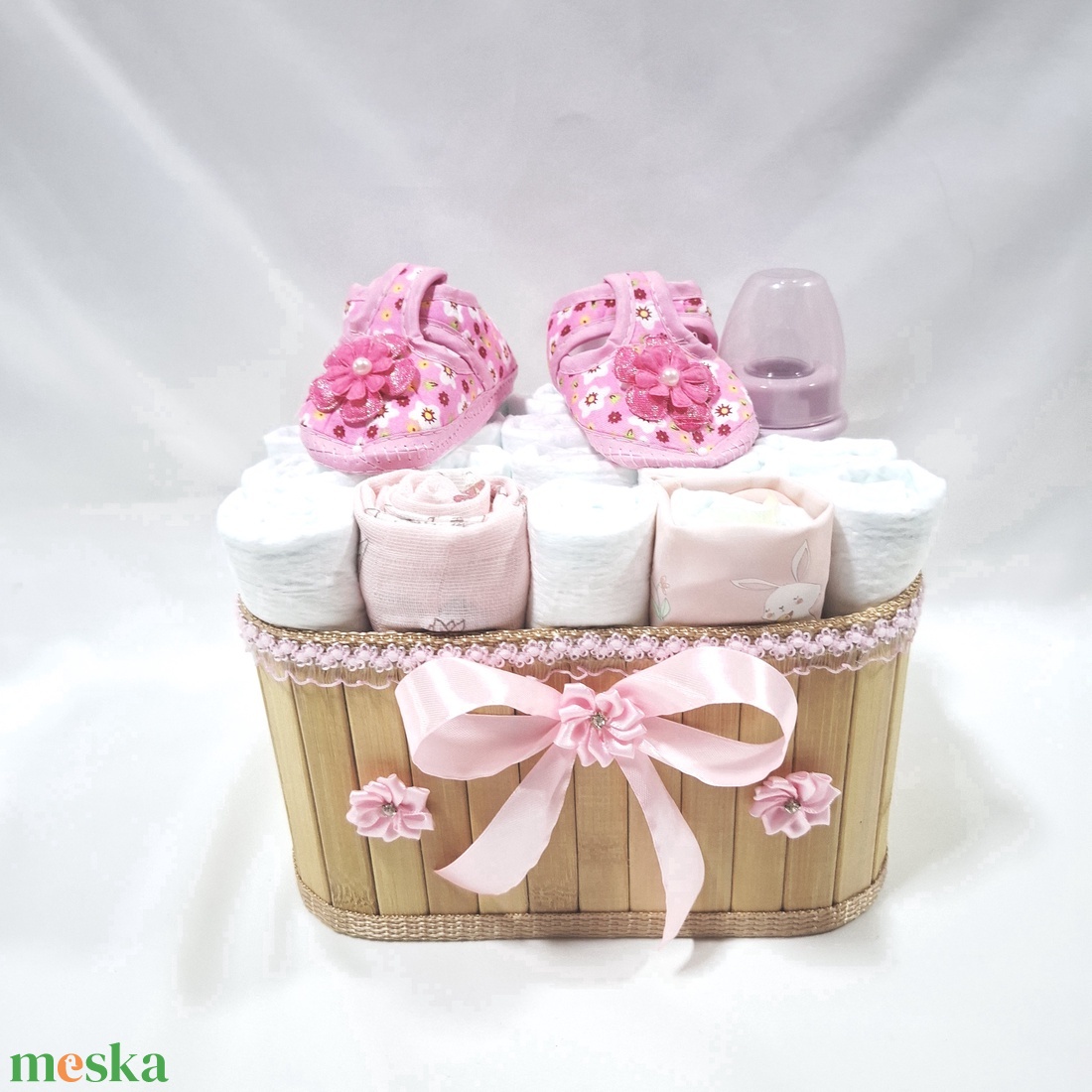 Tipegő baba box, pelenkatorta 4-8kg pelenkatorony, babaváró csomag, kelengye - játék & sport - babalátogató ajándékcsomag - Meska.hu Tipegő baba box, pelenkatorta 4-8kg pelenkatorony, babaváró csomag, kelengye - játék & sport - babalátogató ajándékcsomag - Meska.hu