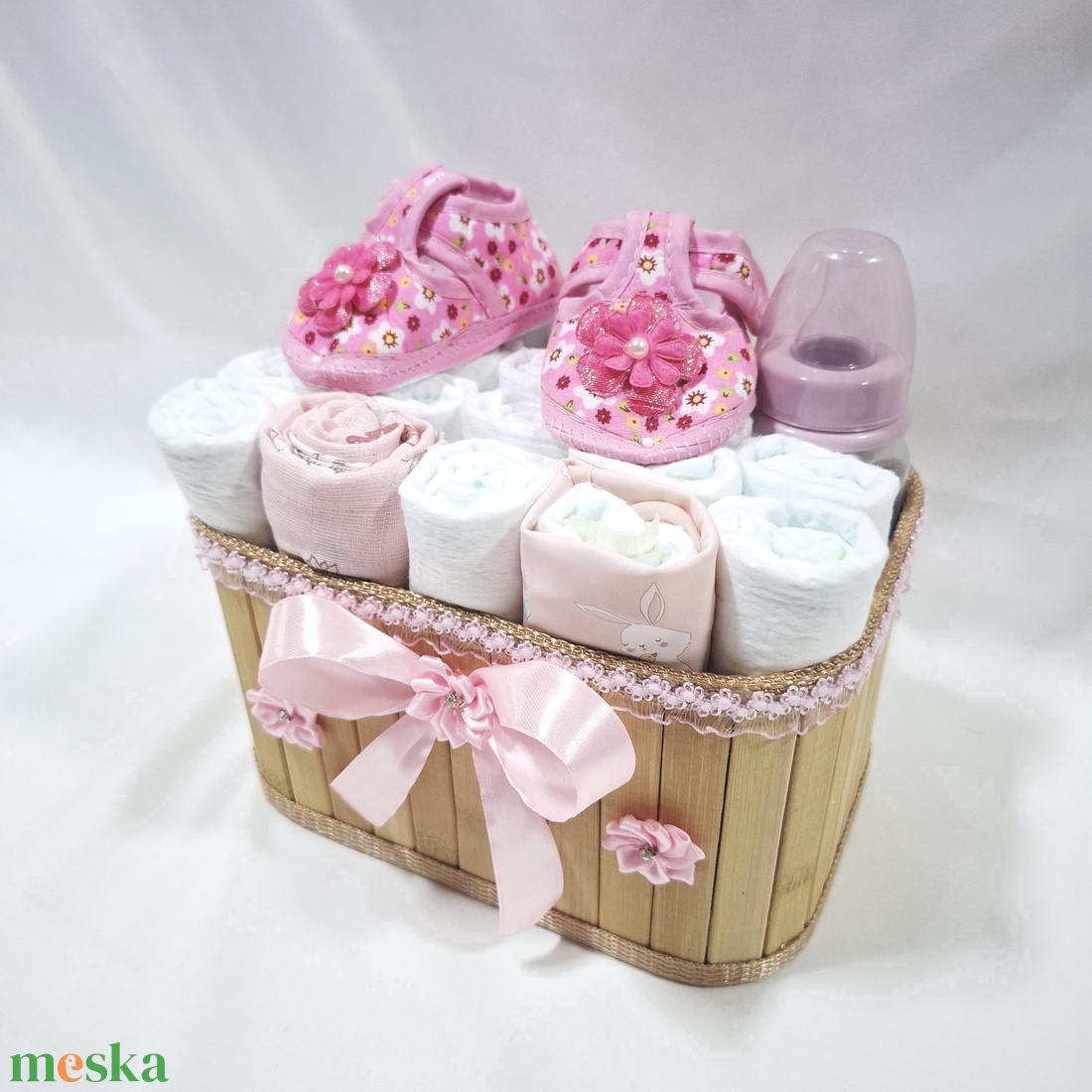 Tipegő baba box, pelenkatorta 4-8kg pelenkatorony, babaváró csomag, kelengye - játék & sport - babalátogató ajándékcsomag - Meska.hu Tipegő baba box, pelenkatorta 4-8kg pelenkatorony, babaváró csomag, kelengye - játék & sport - babalátogató ajándékcsomag - Meska.hu
