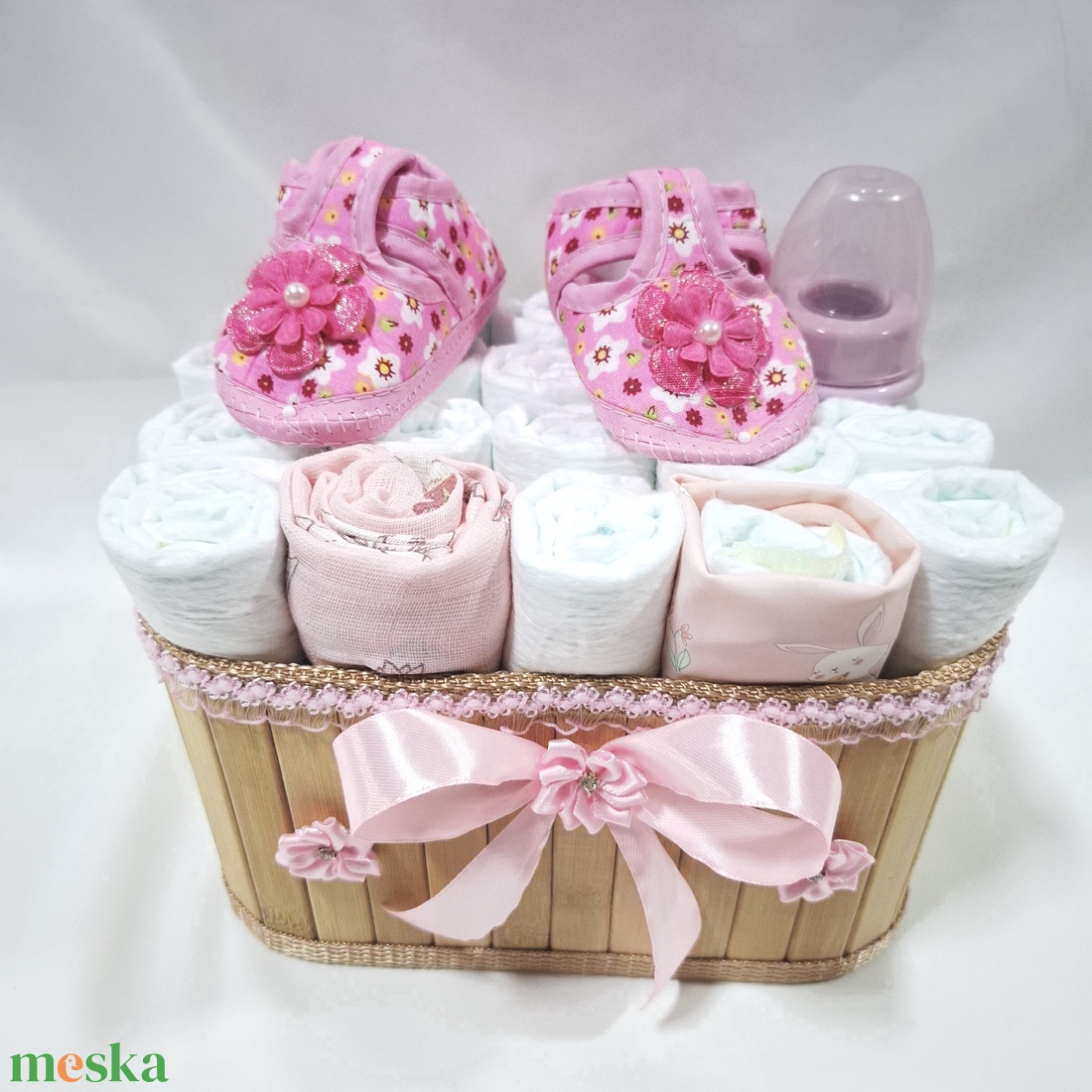 Tipegő baba box, pelenkatorta 4-8kg pelenkatorony, babaváró csomag, kelengye - játék & sport - babalátogató ajándékcsomag - Meska.hu Tipegő baba box, pelenkatorta 4-8kg pelenkatorony, babaváró csomag, kelengye - játék & sport - babalátogató ajándékcsomag - Meska.hu