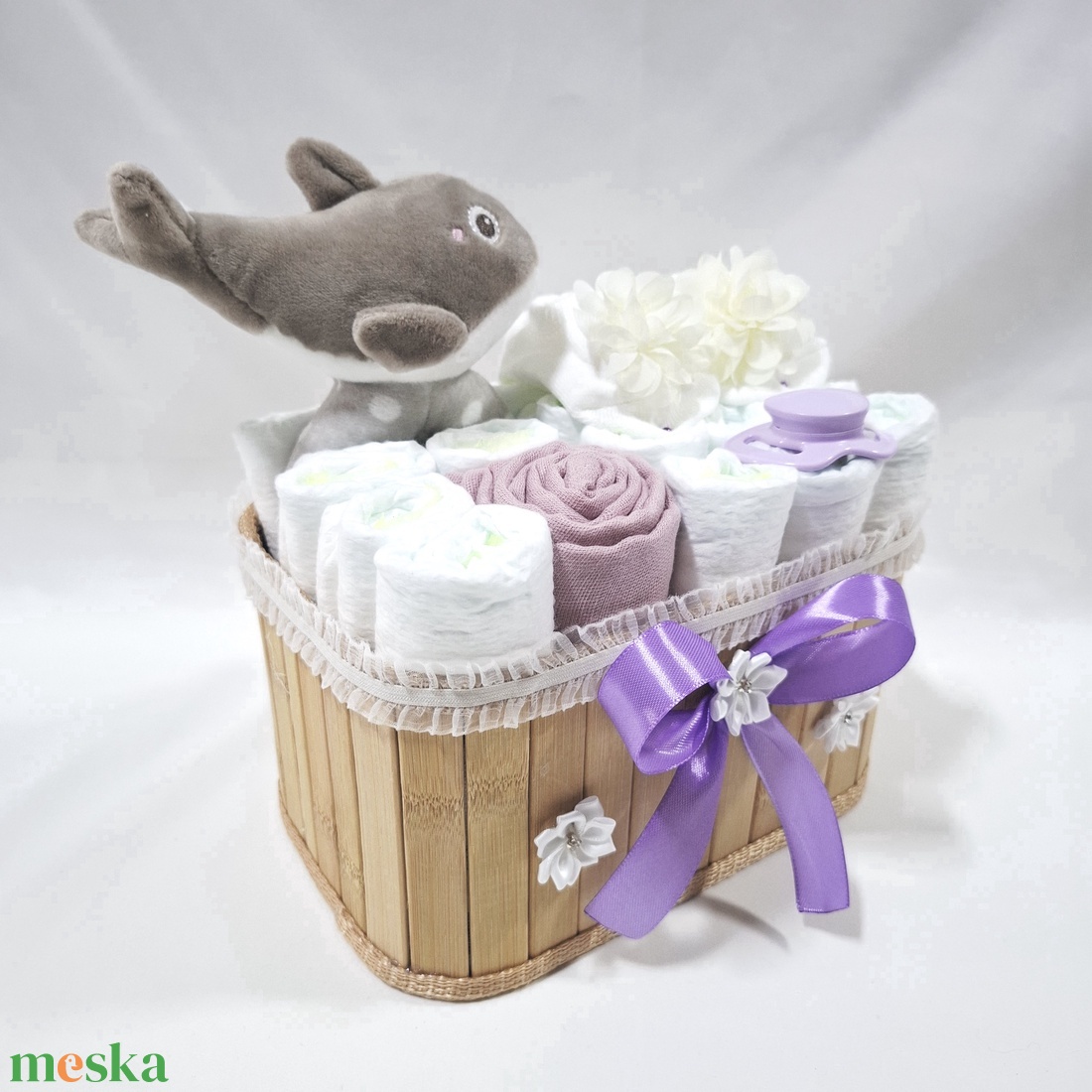 Delfin baba box, pelenkatorta 2-5kg pelenkatorony, babaváró csomag, kelengye - játék & sport - babalátogató ajándékcsomag - Meska.hu Delfin baba box, pelenkatorta 2-5kg pelenkatorony, babaváró csomag, kelengye - játék & sport - babalátogató ajándékcsomag - Meska.hu