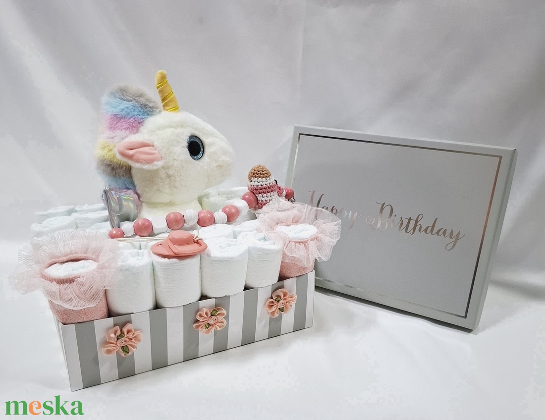 Egyszarvú baba box kötött cumilánccal, pelenkatorta 4-8 kg, pelenka doboz, babaváró csomag, kelengye - játék & sport - babalátogató ajándékcsomag - Meska.hu Egyszarvú baba box kötött cumilánccal, pelenkatorta 4-8 kg, pelenka doboz, babaváró csomag, kelengye - játék & sport - babalátogató ajándékcsomag - Meska.hu