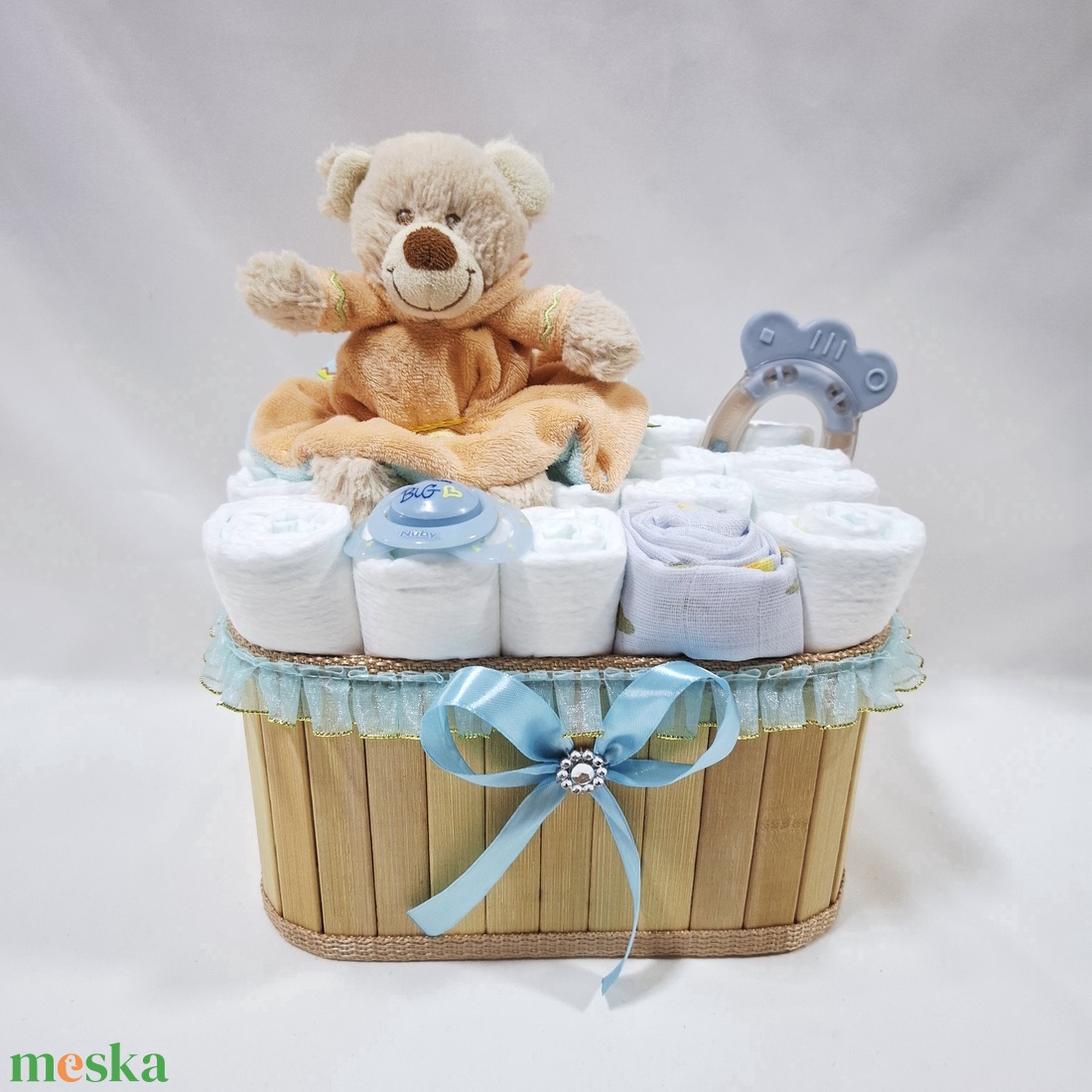 Maci cumilánccal pelenkatorony, pelenkatorta babaváró csomag 4-8kg, kelengye - játék & sport - babalátogató ajándékcsomag - Meska.hu Maci cumilánccal pelenkatorony, pelenkatorta babaváró csomag 4-8kg, kelengye - játék & sport - babalátogató ajándékcsomag - Meska.hu