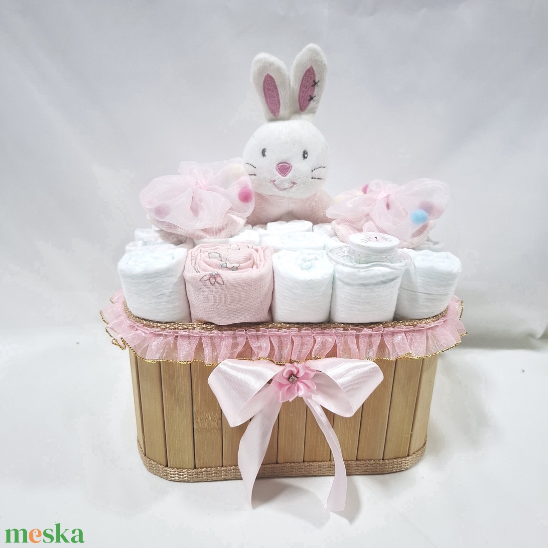 Kis nyuszi box, pelenkatorta 4-8kg pelenkatorony, babaváró csomag, kelengye - játék & sport - babalátogató ajándékcsomag - Meska.hu