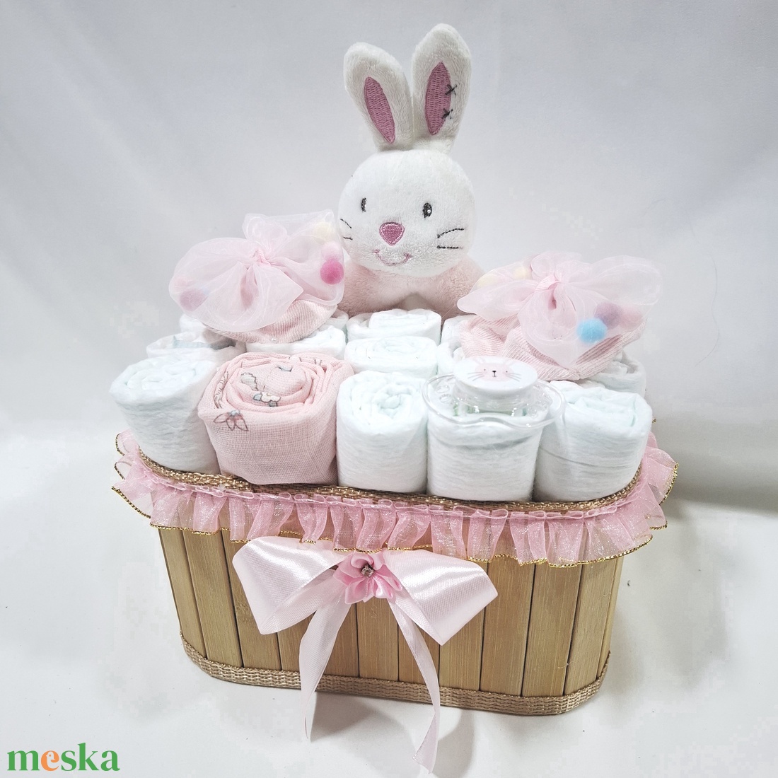 Kis nyuszi box, pelenkatorta 4-8kg pelenkatorony, babaváró csomag, kelengye - játék & sport - babalátogató ajándékcsomag - Meska.hu