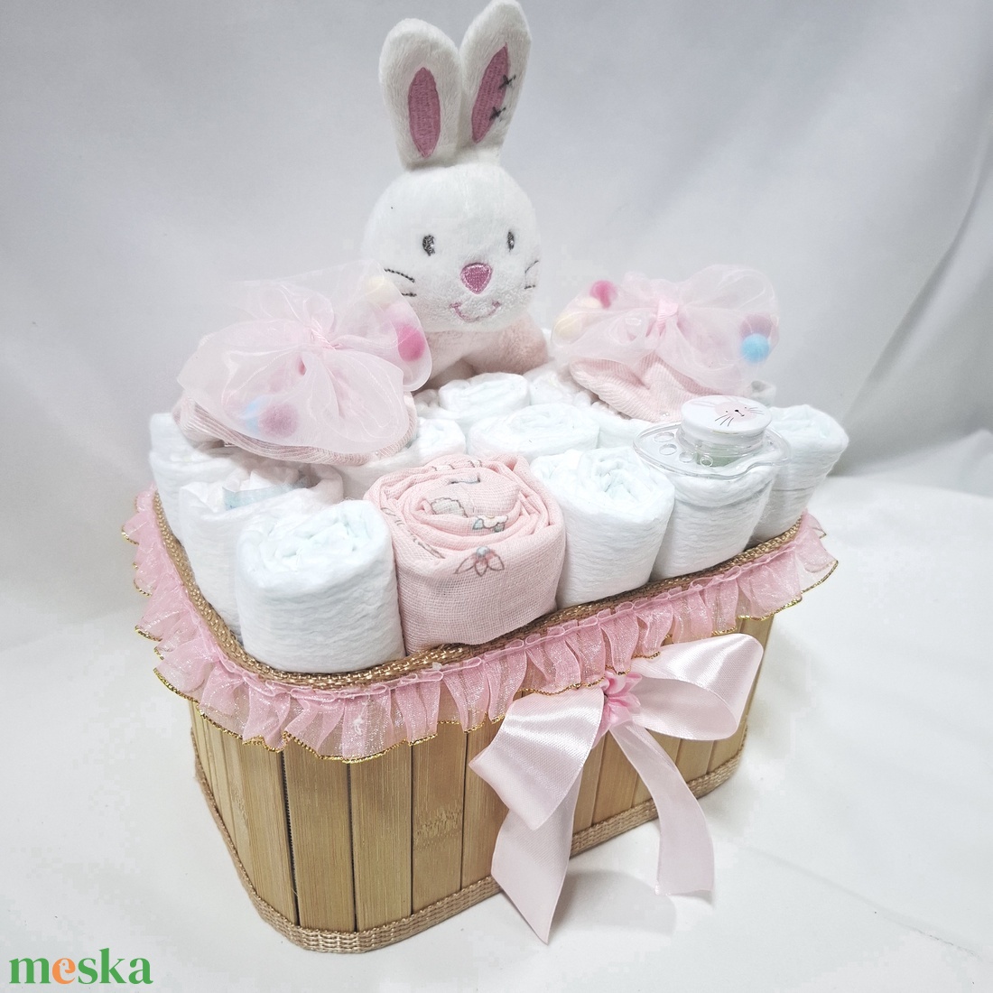 Kis nyuszi box, pelenkatorta 4-8kg pelenkatorony, babaváró csomag, kelengye - játék & sport - babalátogató ajándékcsomag - Meska.hu