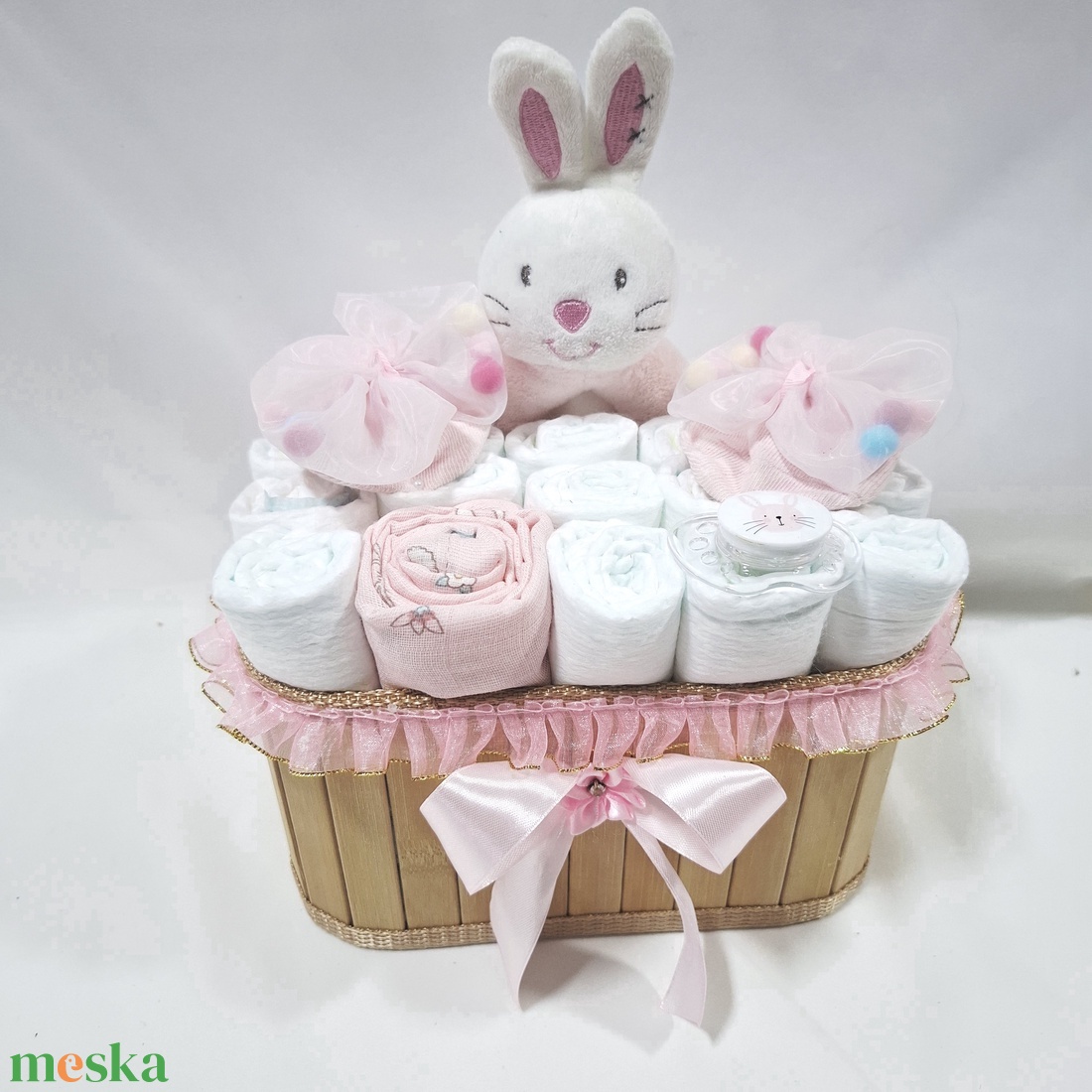 Kis nyuszi box, pelenkatorta 4-8kg pelenkatorony, babaváró csomag, kelengye - játék & sport - babalátogató ajándékcsomag - Meska.hu