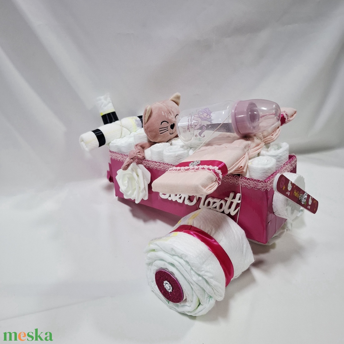  Kis cica repülő pelenkatorta, 2-5 kg pelenkatorony, babaváró csomag, kelengye - játék & sport - babalátogató ajándékcsomag - Meska.hu