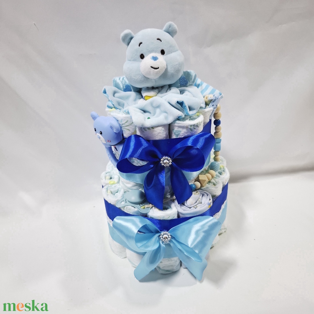 Kis maci cumilánccal , pelenkatorta 6-10 kg pelenkatorony, babaváró csomag, kelengye - játék & sport - babalátogató ajándékcsomag - Meska.hu Kis maci cumilánccal , pelenkatorta 6-10 kg pelenkatorony, babaváró csomag, kelengye - játék & sport - babalátogató ajándékcsomag - Meska.hu