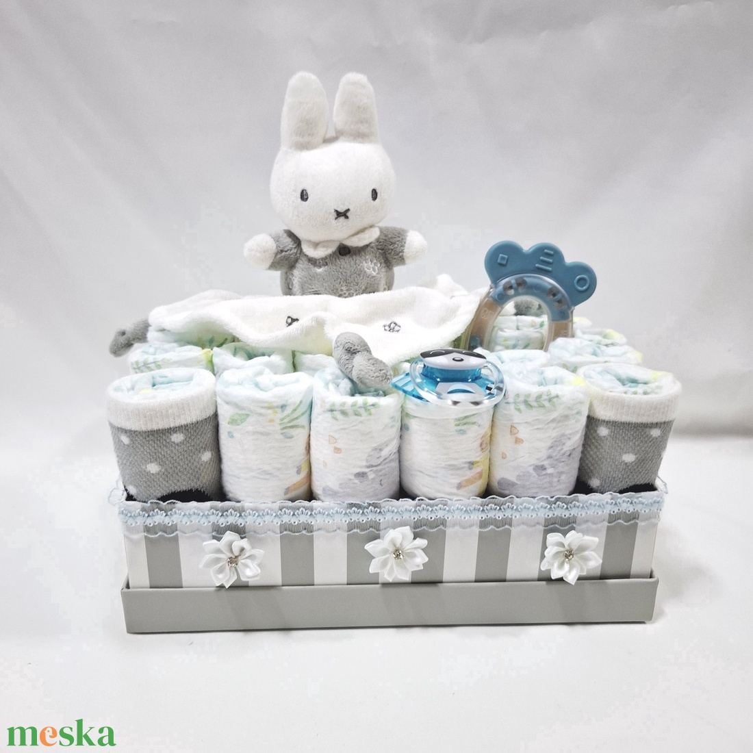 Nyuszi box, pelenkatorta 6-10 kg, pelenka doboz, babaváró csomag, kelengye - játék & sport - babalátogató ajándékcsomag - Meska.hu Nyuszi box, pelenkatorta 6-10 kg, pelenka doboz, babaváró csomag, kelengye - játék & sport - babalátogató ajándékcsomag - Meska.hu