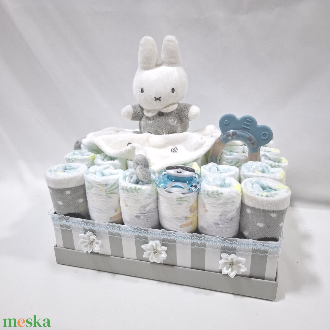 Nyuszi box, pelenkatorta 6-10 kg, pelenka doboz, babaváró csomag, kelengye - játék & sport - babalátogató ajándékcsomag - Meska.hu Nyuszi box, pelenkatorta 6-10 kg, pelenka doboz, babaváró csomag, kelengye - játék & sport - babalátogató ajándékcsomag - Meska.hu