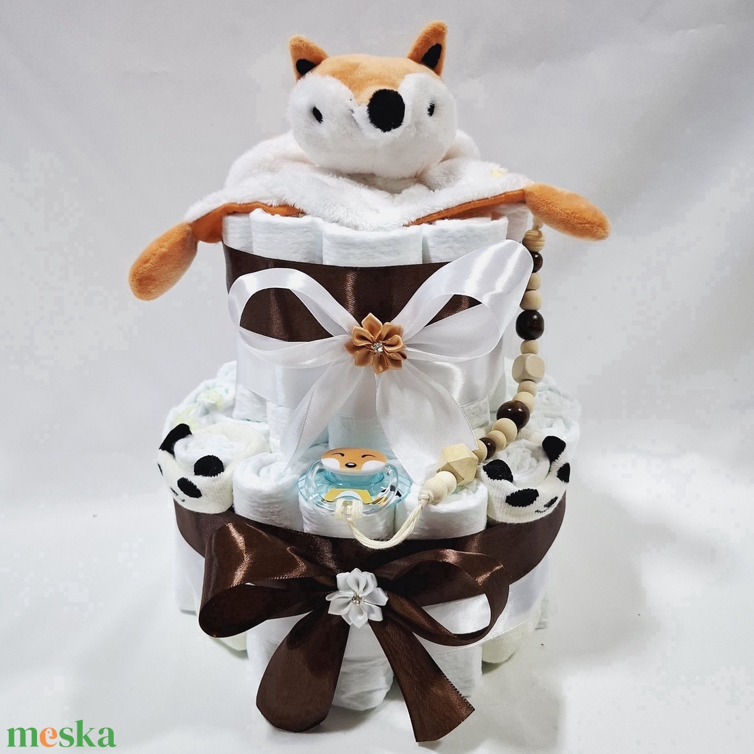 Kis róka cumilánccal , pelenkatorta 4-8 kg pelenkatorony, babaváró csomag, kelengye - játék & sport - babalátogató ajándékcsomag - Meska.hu