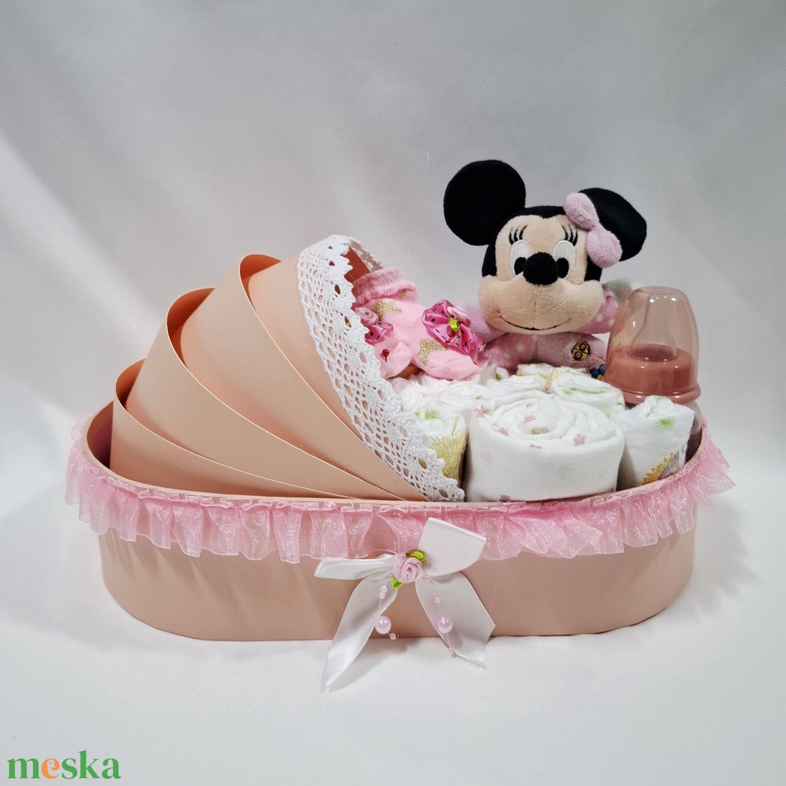 Mickey Minnie bölcső pelenkatorta 3-6 kg pelenkatorony, babaváró csomag , kelengye - játék & sport - babalátogató ajándékcsomag - Meska.hu Mickey Minnie bölcső pelenkatorta 3-6 kg pelenkatorony, babaváró csomag , kelengye - játék & sport - babalátogató ajándékcsomag - Meska.hu