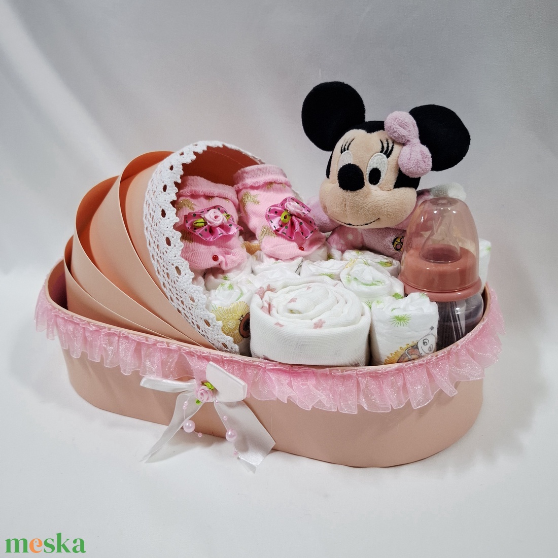 Mickey Minnie bölcső pelenkatorta 3-6 kg pelenkatorony, babaváró csomag , kelengye - játék & sport - babalátogató ajándékcsomag - Meska.hu Mickey Minnie bölcső pelenkatorta 3-6 kg pelenkatorony, babaváró csomag , kelengye - játék & sport - babalátogató ajándékcsomag - Meska.hu