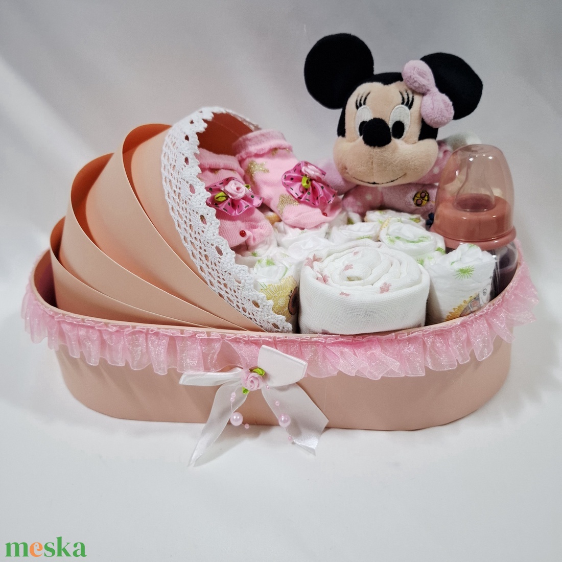 Mickey Minnie bölcső pelenkatorta 3-6 kg pelenkatorony, babaváró csomag , kelengye - játék & sport - babalátogató ajándékcsomag - Meska.hu Mickey Minnie bölcső pelenkatorta 3-6 kg pelenkatorony, babaváró csomag , kelengye - játék & sport - babalátogató ajándékcsomag - Meska.hu