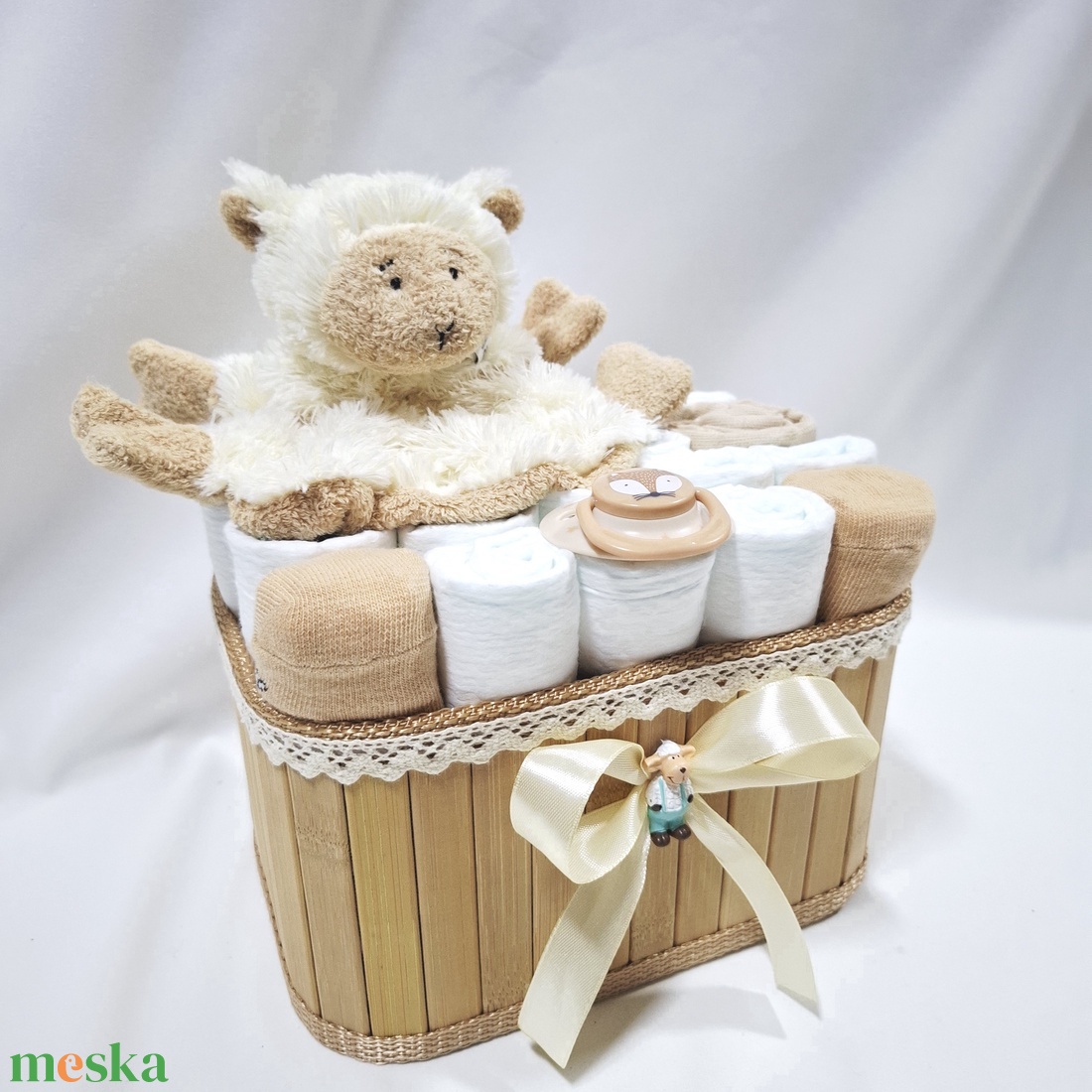 Bárány baba box, pelenkatorta  4-8 kg pelenka doboz, babaváró csomag, kelengye - játék & sport - babalátogató ajándékcsomag - Meska.hu